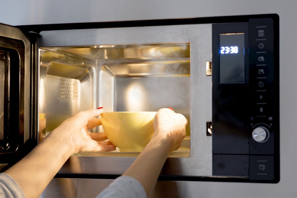 Микроволновка: полезные советы по разогреву и что лучше избегать