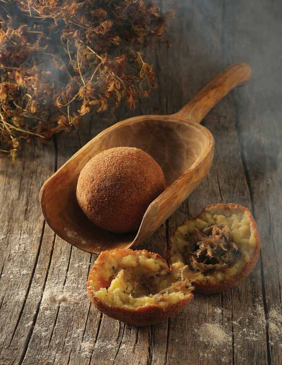 Вкусный картофельный колобок с копченым гусем, который вернет в детство