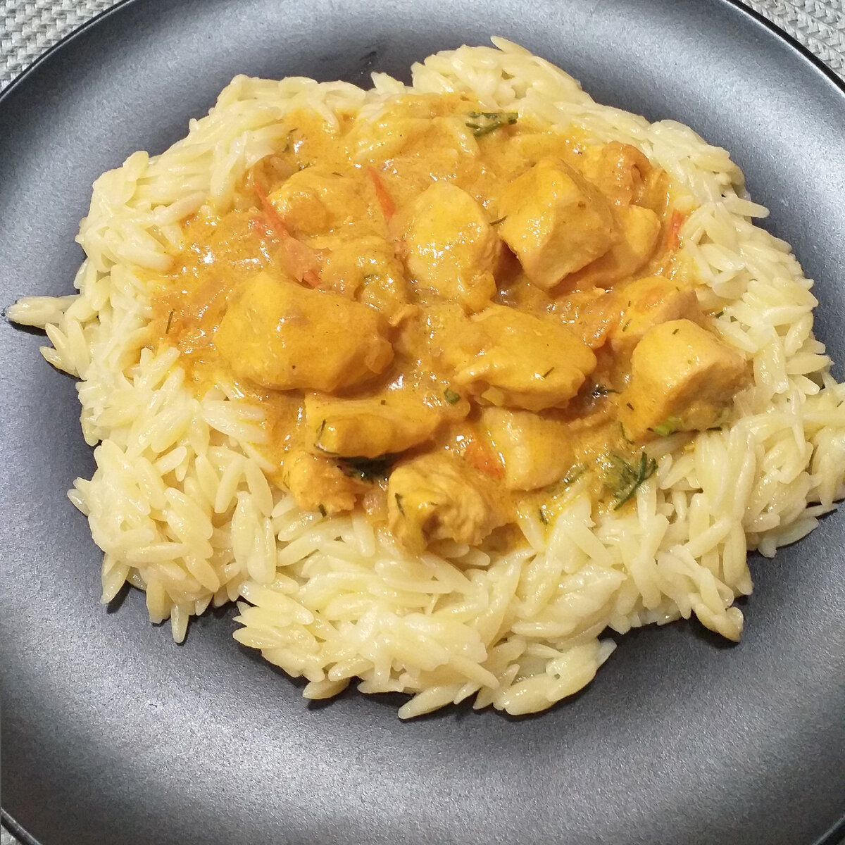Куриное карри с орзо: быстро и просто