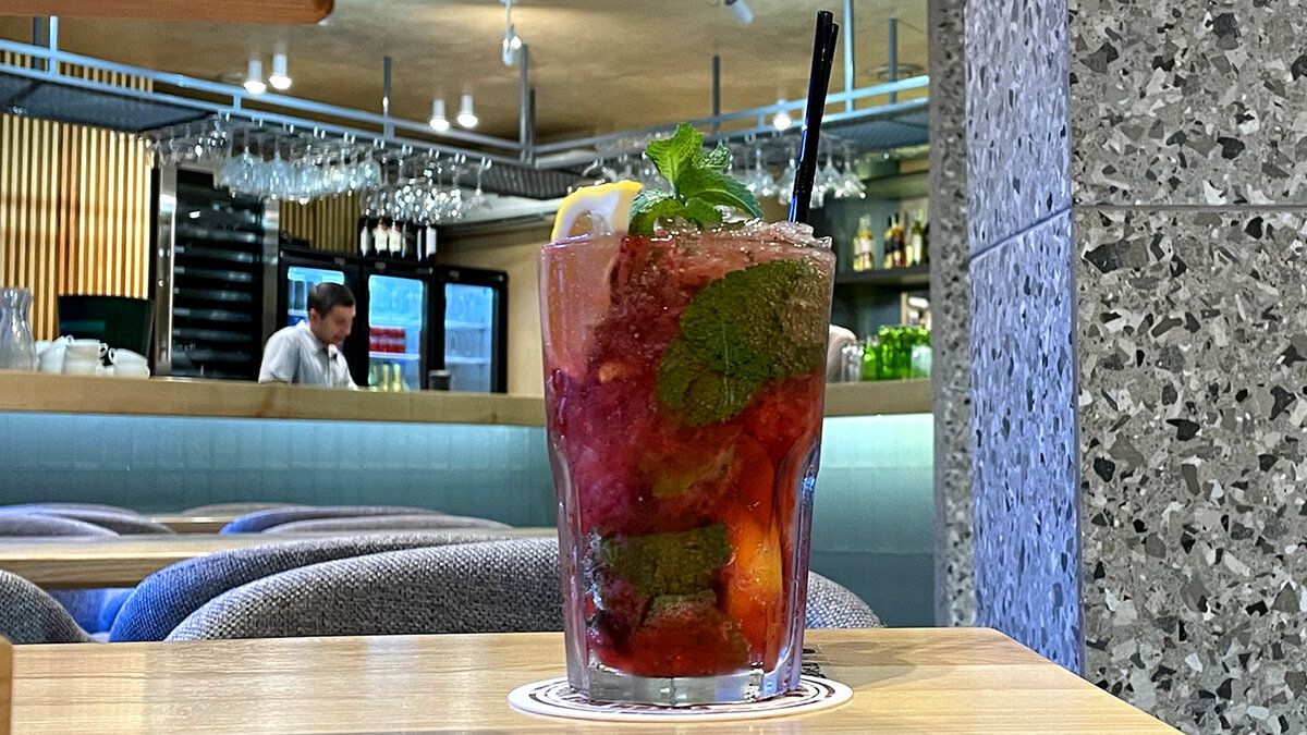 Почему стоит задуматься, прежде чем заказывать напитки со льдом в кафе