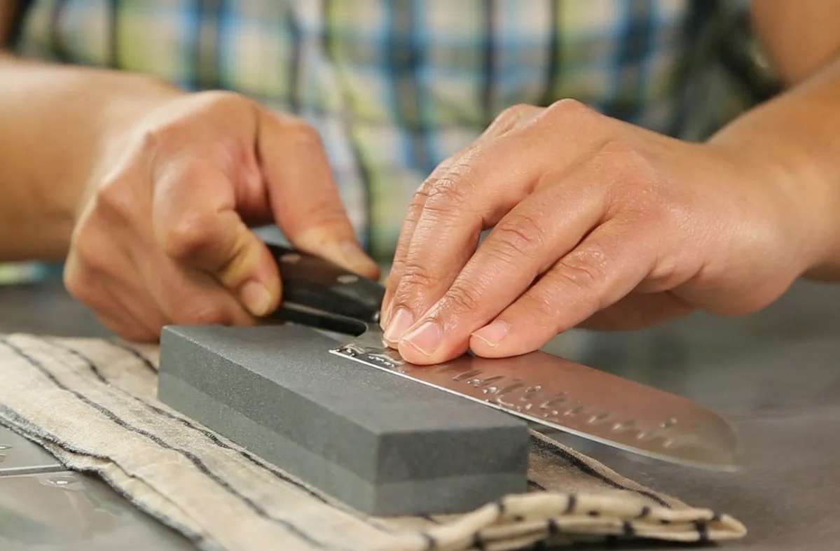 Как быстро заточить нож без точилки: простые и эффективные методы