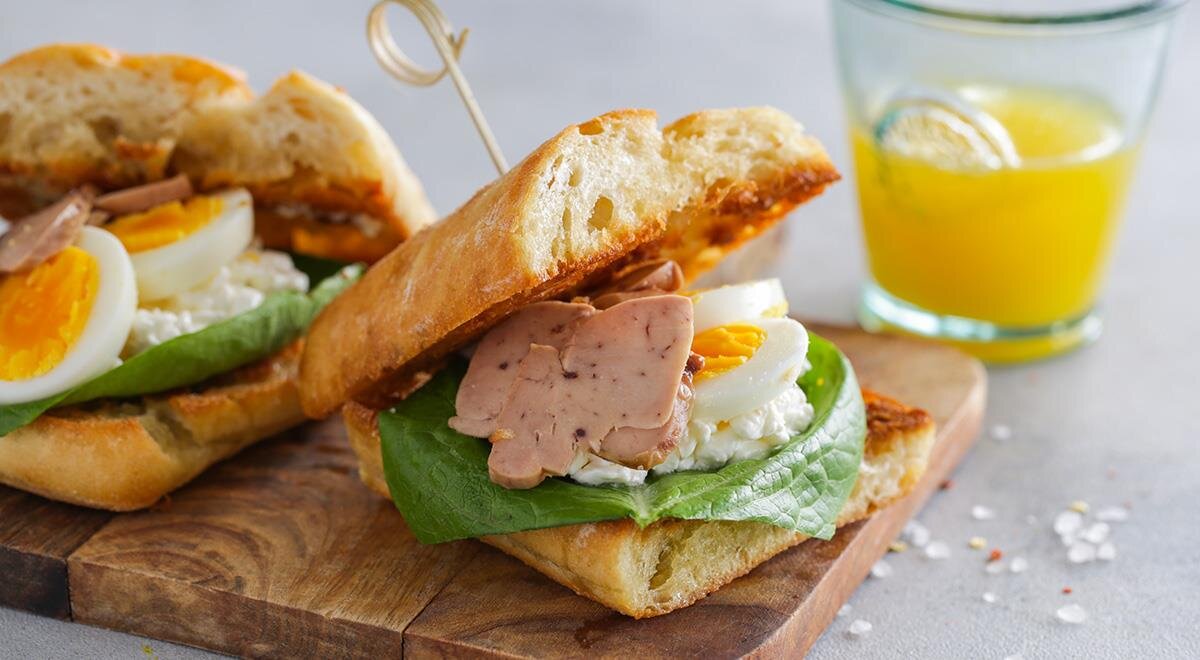 Горячий бутерброд с печенью трески и вареным яйцом: кулинарный уют для холодного дня