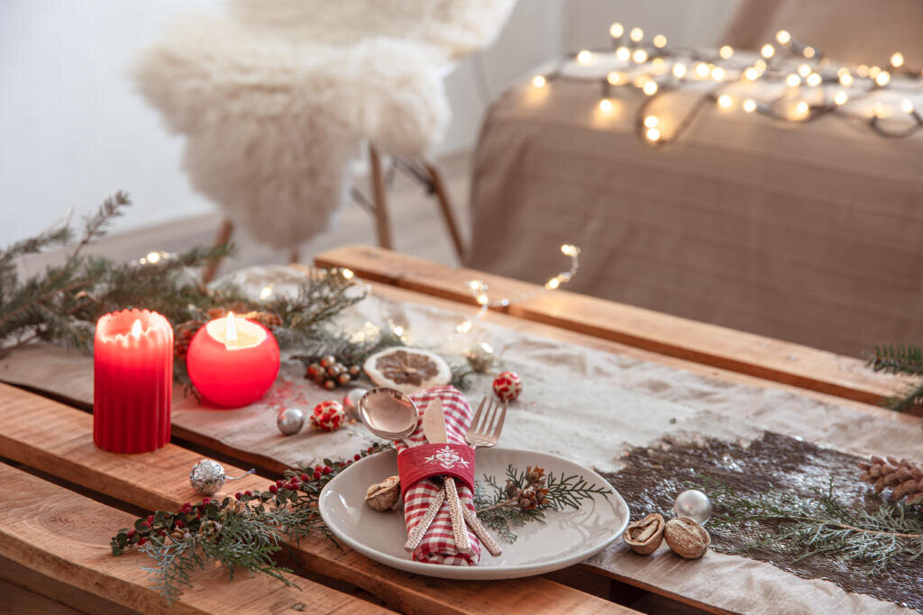 Уютный новогодний стол: бюджетные блюда, которые удивят гостей