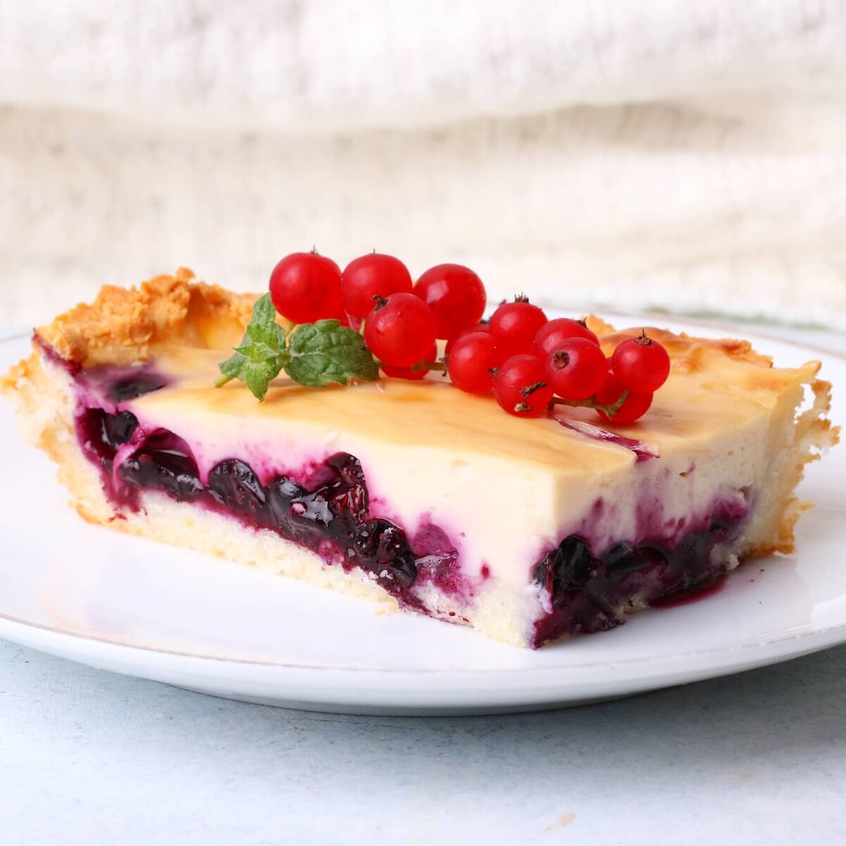 Пирог с заварным кремом и ягодами: восхитительное лакомство