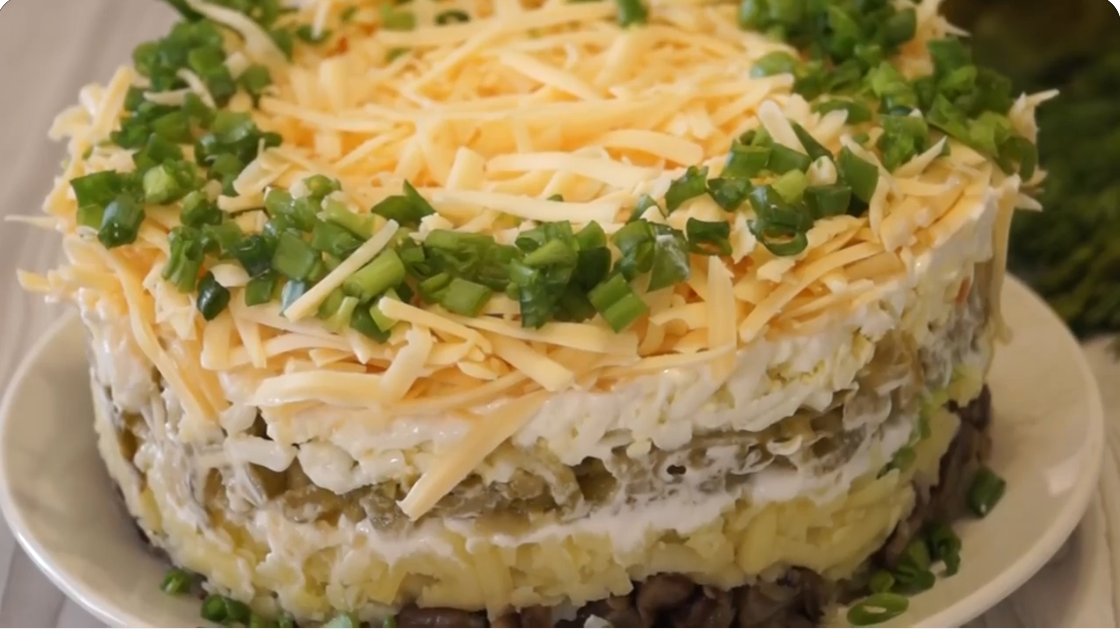 Салат «Грибы под шубой»: простота и изысканный вкус в каждом слое