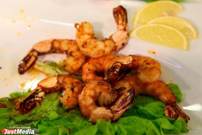 Уральский комбинат готовит креветочное угощение для космонавтов