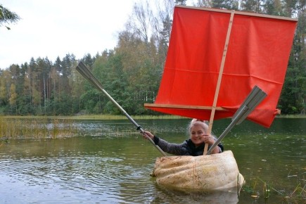 Жительница Петербурга установила уникальный рекорд, переплыв озеро на тыкве весом 220 килограммов