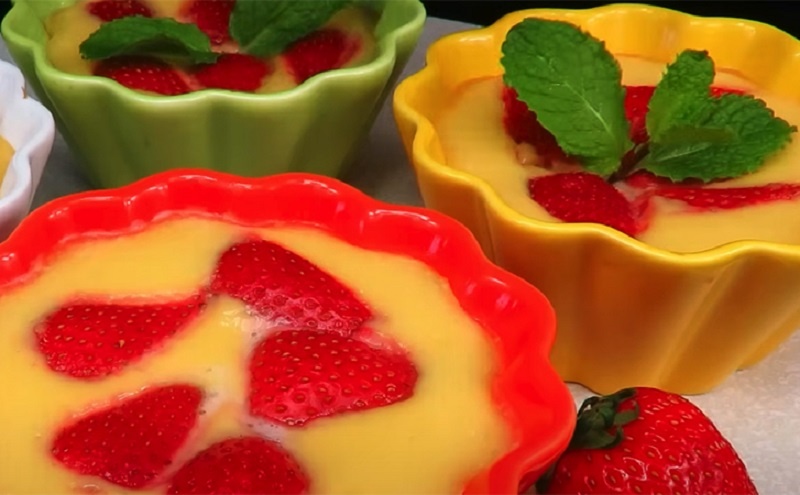 Сметанный десерт с ягодами: такая простая и сладкая ностальгия