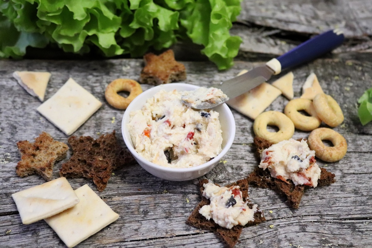 Паштет из птицы с вялеными томатами: идеальная закуска для пикника