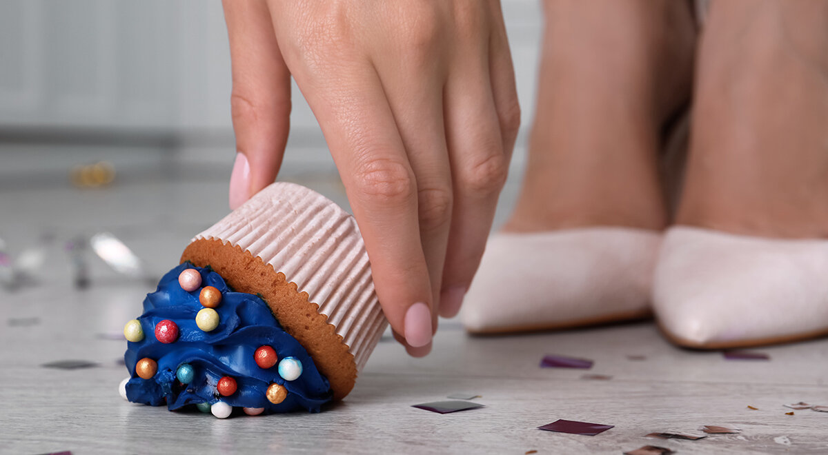 Что нужно знать о 'Правиле 5 секунд' и безопасности еды на полу