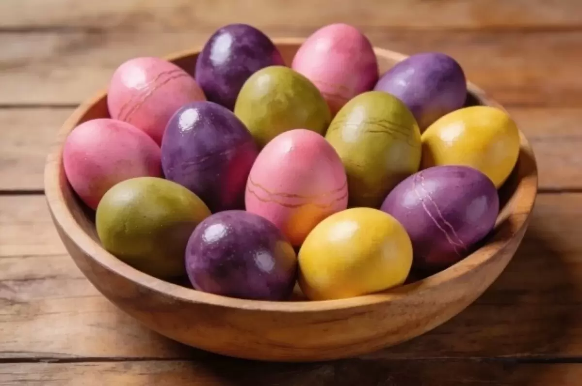 Как окрасить яйца к Пасхе натуральными способами