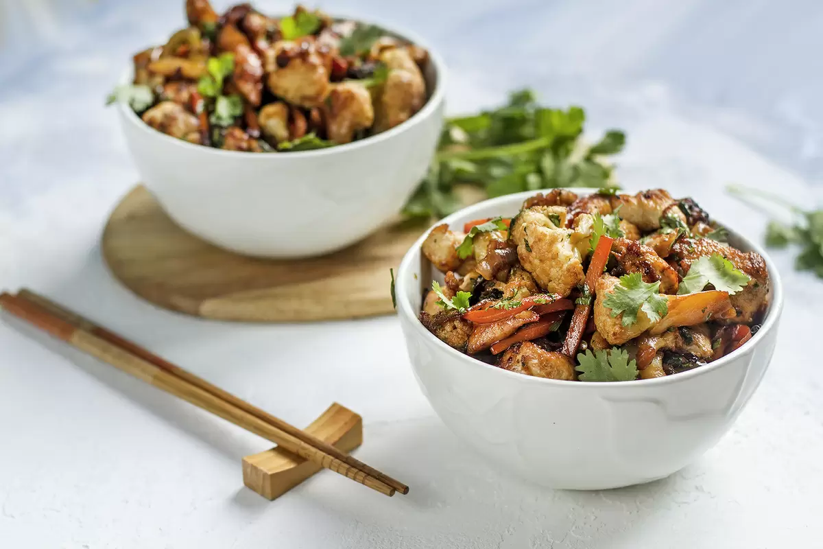 Куриное филе стир-фрай с овощами в кисло-сладком соусе