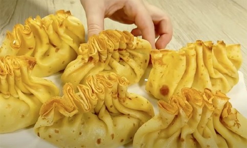 Необычные блинчики с картофельной начинкой и удивительным соусом