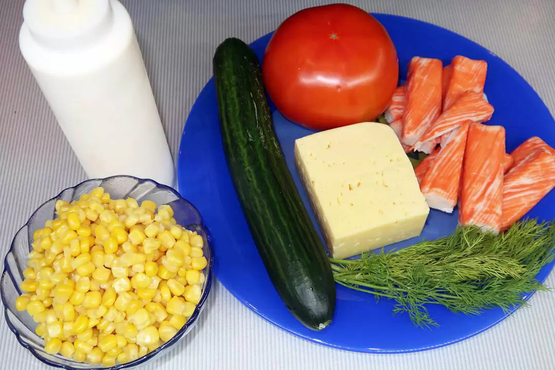 Легкий и Красивый Салат с Крабовыми Палочками и Помидорами