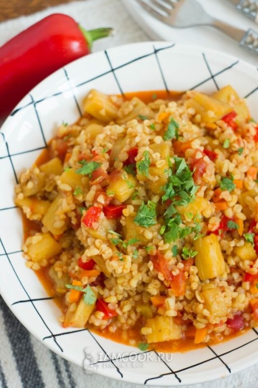 Простое и Вкусное Блюдо: Булгур с Баклажанами и Помидорами