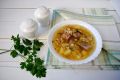 Рассольник с перловкой: как обжаренное мясо превращает традиционный суп в кулинарный шедевр