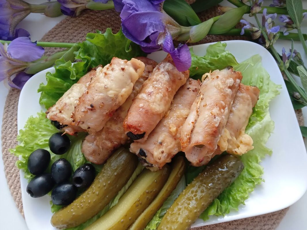 Мясные рулетики с огурцами и оливками: изысканная закуска, которая украсит любой стол