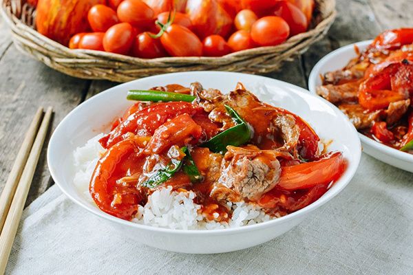 Вкусная китайская говядина с томатами: быстро и просто