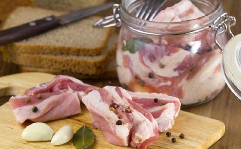 Как приготовление сала в горячем рассоле наделяет его вкусом шашлыка