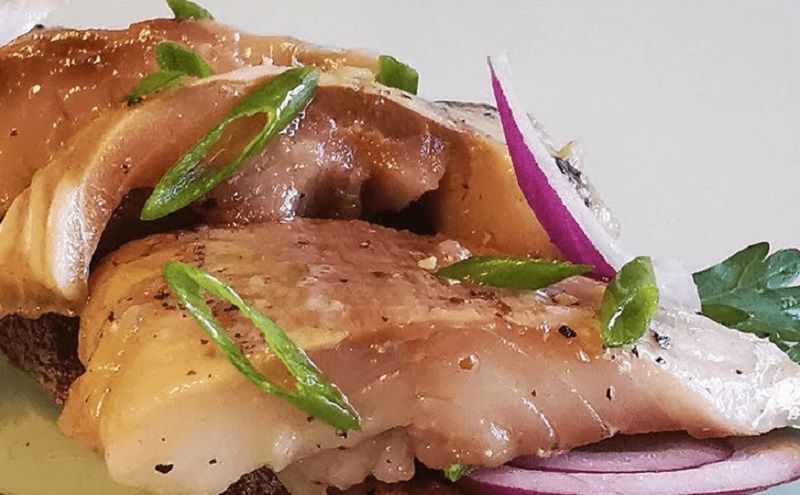 Погружение в острый вкус: как приготовить пряную сельдь по ГОСТу
