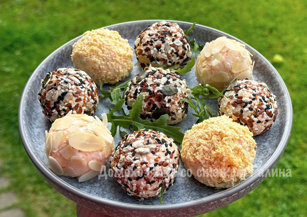Нежные закусочные шарики с рыбой и ананасом