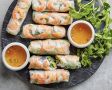 Освежающие роллы из рисовой бумаги с хрустящими овощами и ярким соусом юдзу